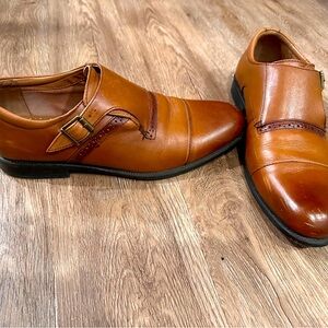 Men’s tan leather dress shoes